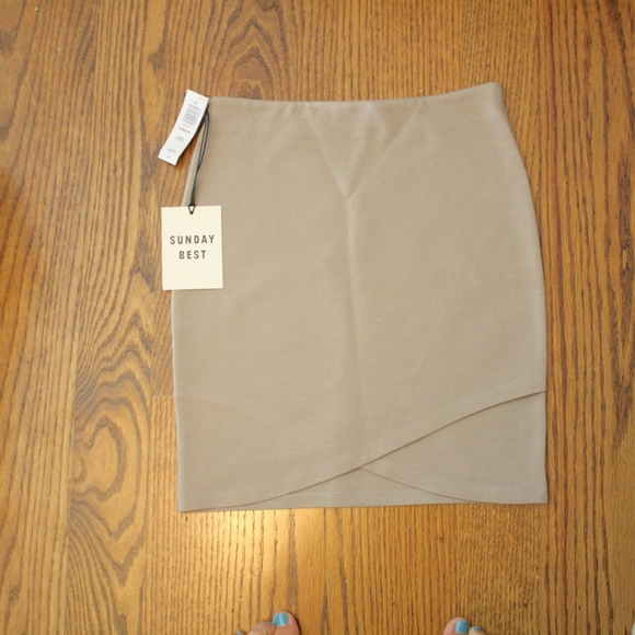 Aritzia Light Grey Primrose Skirt - Picture 2 of 3